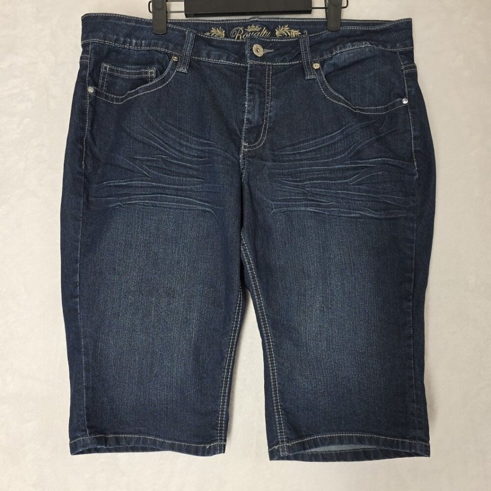 Royalty By YMI Womens Size 16 Capri Shorts Rhinestone & Sequin Pockets Dark Wash